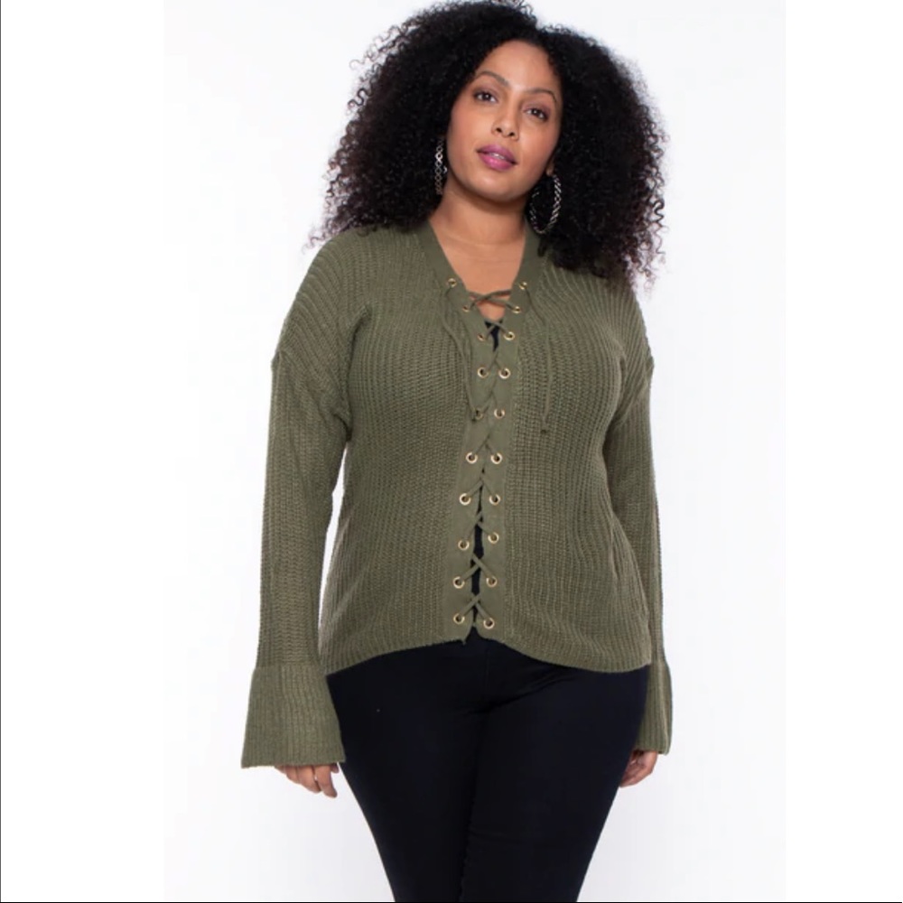 Curvy sense sweater